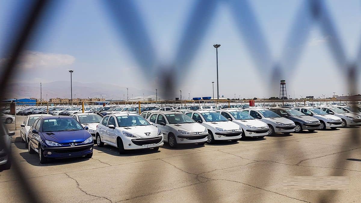 صنعت خودرو در سراشیبی بحران؛ تصمیمات دولتی نفس تولید را گرفته است