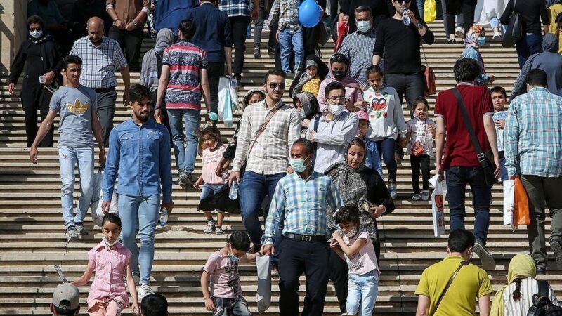 طبقه متوسط فقیر در ایران چگونه شکل گرفت و چرا به بازیگر تعیین‌کننده تحولات بدل شد؟