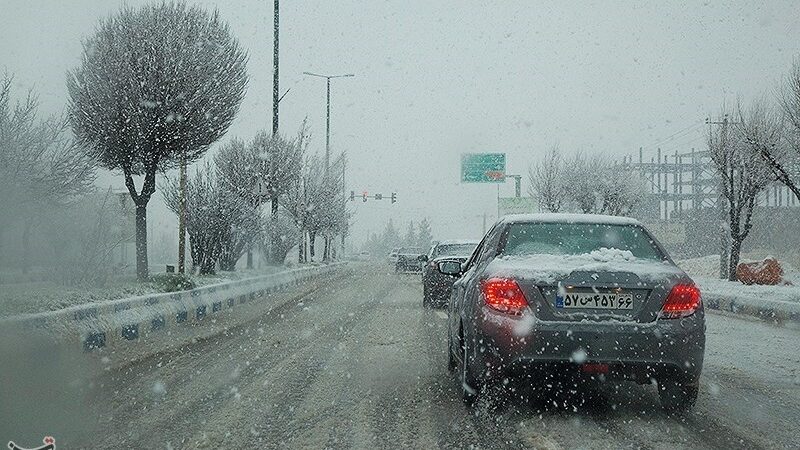 بارش برف و باران در محورهای 13 استان/ تردد در جاده‌های شمالی روان است