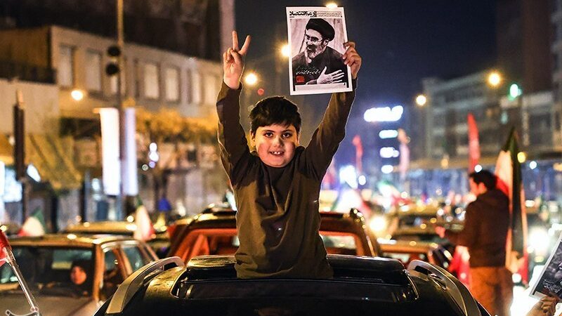 امروز ساعت 15؛ اجتماع مردمی برای بیعت با آیت‌الله سید مجتبی خامنه‌ای