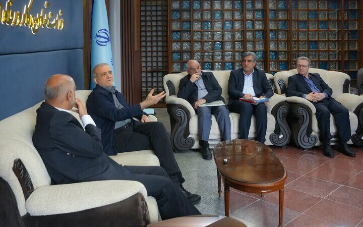 پزشکیان: باید حفظ امنیت شغلی در شرایط جنگی با سیاست‌ حمایتی دنبال شود