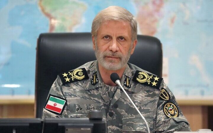 امیر حاتمی: ارتش با چشمانی باز و دستانی به ماشه، آماده مقابله با هرگونه تجاوز دشمنان است