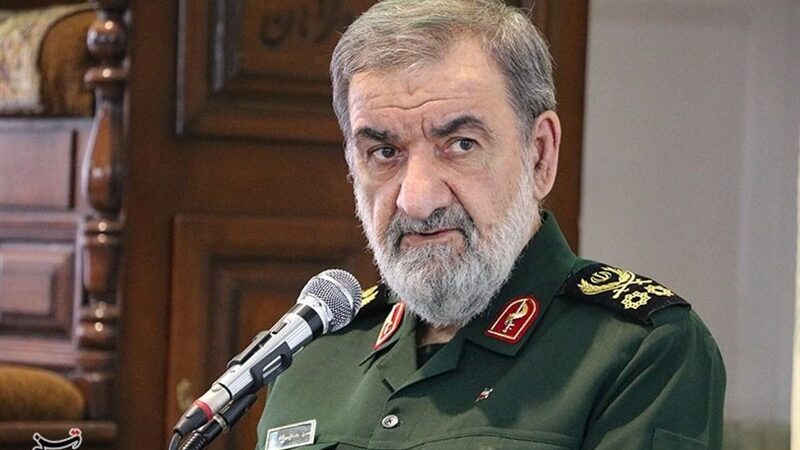 محسن رضایی: آمریکا نمی‌تواند با یک نمایش از منطقه فرار کند