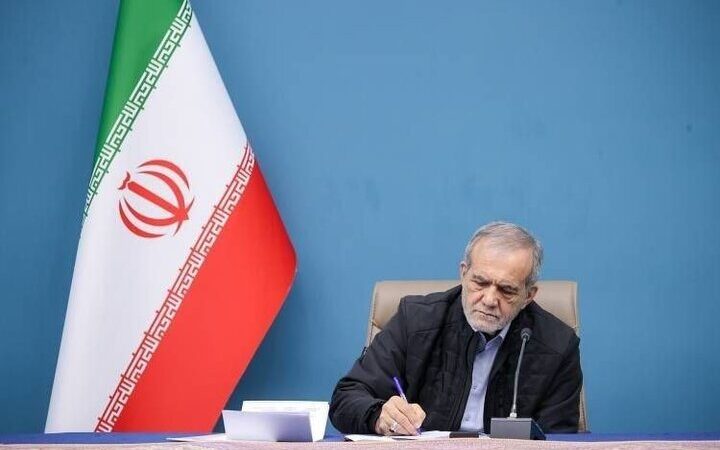 پزشکیان: شگفتی‌های دفاع از کشور را مدیون معلمان هستیم