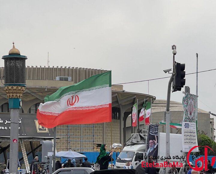 روایت ایستادگی در قلب تهران؛ پرچمی که میان زخم‌های جنگ همچنان برافراشته ماند