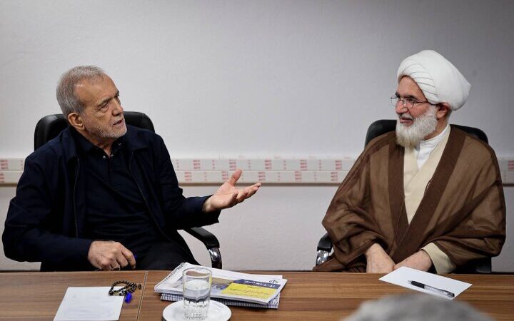 پزشکیان: دستاوردهای نیروهای مسلح در میدان نظامی با صرفه‌جویی در میدان اقتصادی تکمیل شود