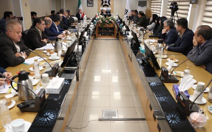 عارف: برنامه‌های کشور براساس جایگاه جدید ایران تدوین شود