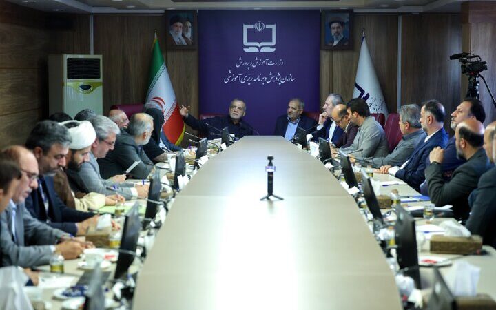 پزشکیان: نباید به بهانه جنگ، کشور را در وضعیت نیمه‌تعطیل قرار دهیم