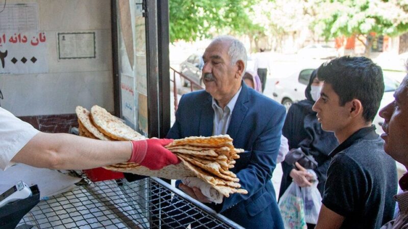 سقوط بی‌صدای طبقه متوسط؛ وقتی حقوق کارمندان فقط تا نیمه ماه دوام می‌آورد