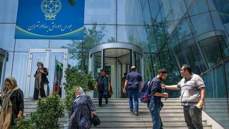 فرار سرمایه از صندوق‌های درآمد ثابت؛ ورود ۷۴۶ میلیارد تومانی به طلا در هشتمین روز متوالی