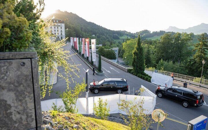 نشست داخلی مذاکره‌کنندگان ایرانی/ برگزاری ۳ دیدار با طرف‌های میانجی