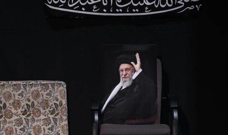 اولین شب مراسم عزاداری ماه محرم در جوار محل عروج ملکوتی قائد شهید انقلاب