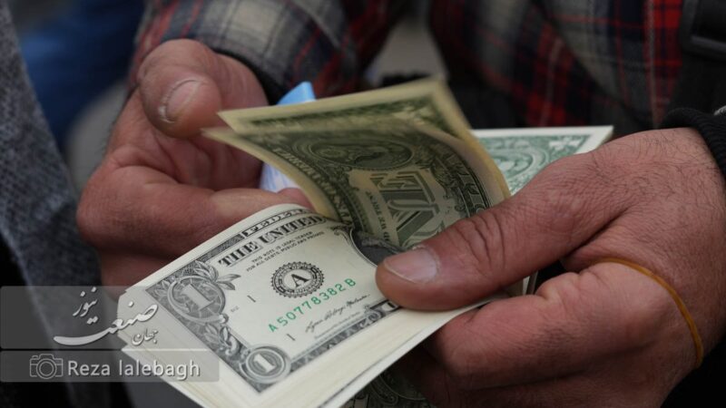 دلار در حساس‌ترین محدوده قیمتی؛ آیا حمایت ۱۵۴ هزار تومانی بازار ارز را نجات می‌دهد؟