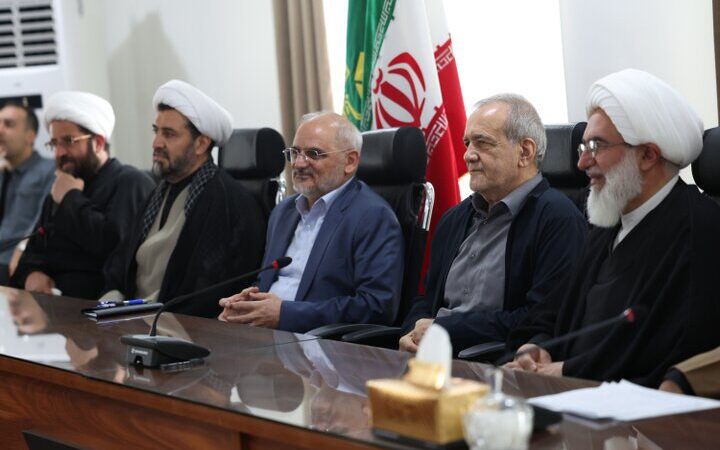 پزشکیان: تقویت نقش مساجد در حکمرانی محلی از مهم‌ترین الزامات عبور از ناترازی‌هاست