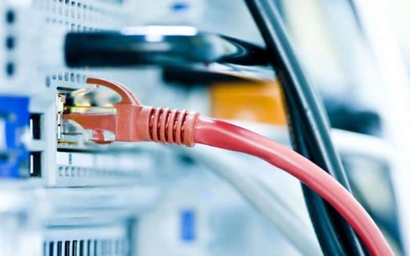 چرا با وجود وصل بودن اینترنت، سرعت و کیفیت اتصال در ایران هنوز پایین است؟