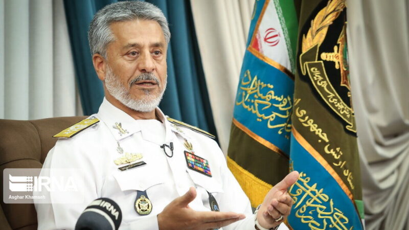 دریادار سیاری: حضور نیروهای مسلح کنار مردم، نمایش اقتدار و آمادگی ایران است