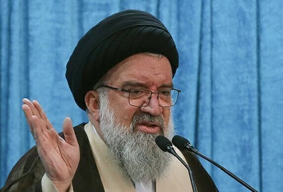 آیت‌الله خاتمی: ملت ایران تا پیروزی قطعی، نستوه در خیابان ایستاده‌اند