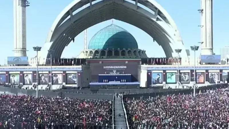 دومین روز وداع با امام شهید؛ سیل جمعیت در مصلای امام خمینی(ره) ادامه دارد