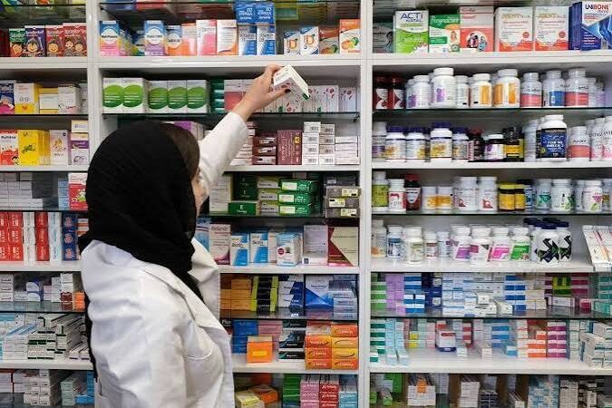 پشت‌پرده گرانی درمان؛ از هشدار درباره بیمه‌ها تا وعده مقابله با مافیای دارو“`