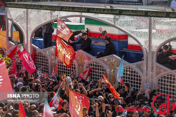 پیکر مطهر رهبر شهید به حرم رضوی رسید