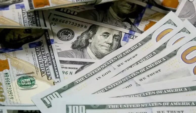 دلار در آستانه فتح کانال جدید؛ آیا قیمت ارز به ۱۷۷ هزار تومان می‌رسد؟