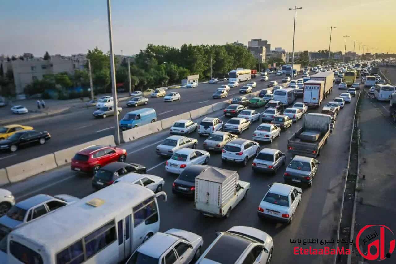مسافران تهران-شمال نزدیک ۱۲ ساعت است در اتوبان شمال در جاده گرفتارند؛ پلیس راه را باز کند!