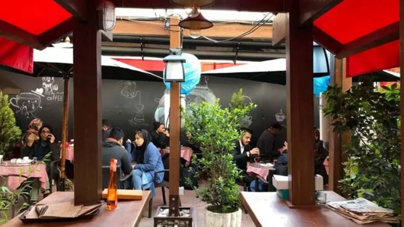 چرا استانداری تهران با برخورد تند با کافه‌ها مخالف است؟ پای جوانان و کمبود جایگزین‌های فرهنگی در میان است