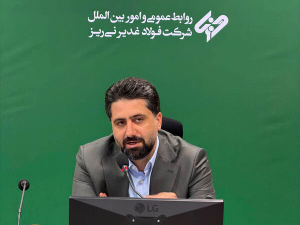 مدیرعامل فولاد غدیر نی‌ریز در آیین رونمایی از سامانه‌های ارتباطی