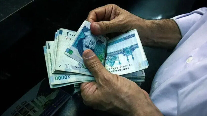 حقوق شما تا چندم ماه دوام می‌آورد؟ دخل و خرج خانوارها دیگر به هم نمی‌رسد