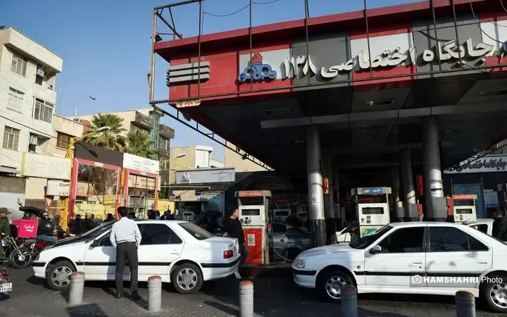 صف‌های بنزین در تهران طولانی شد؛ چرا برخی جایگاه‌ها ناگهان تعطیل شدند؟