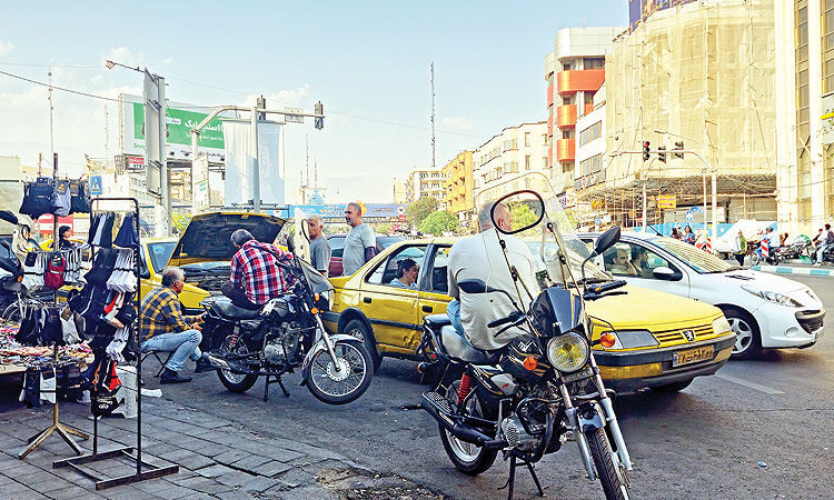 بنزین ۱۰ هزار تومانی معادلات زندگی تهرانی‌ها را تغییر داد؛ تاکسی‌های آنلاین و تفریحات شبانه زیر فشار هزینه‌ها