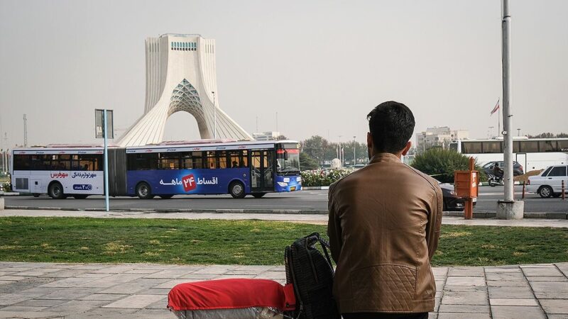 بازار کار ایران زیر سایه اقتصاد غیررسمی؛ محدودیت اینترنت فرصت‌های شغلی را کم کرد