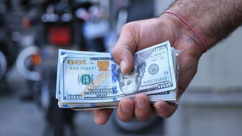 دلار آزاد امروز ۲۳۵ هزار تومان شد؛ قیمت دلار دوشنبه ۶ مهر در شروع بازار