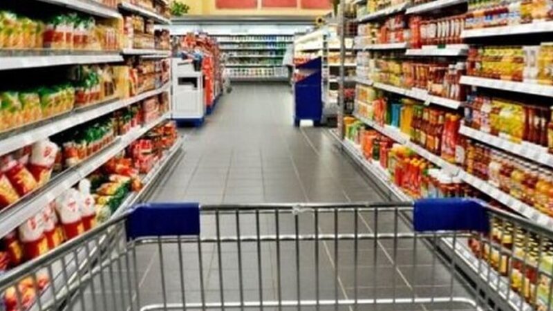 گرانی سبد خرید ایرانی‌ها را کوچک‌تر کرد؛ لبنیات، میوه و کالاهای اساسی در حاشیه