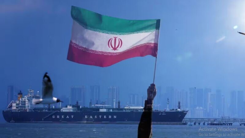 عوارض عبور نفت از تنگه هرمز؛ ادعایی جنجالی درباره سهم ایران از محموله‌ها