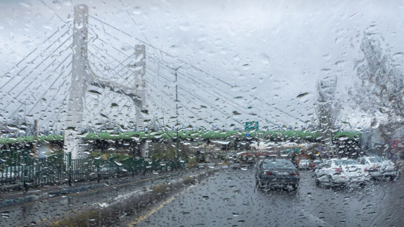 بارش باران در محور‌های ۵ استان/ ترافیک جاده‌های کشور روان است