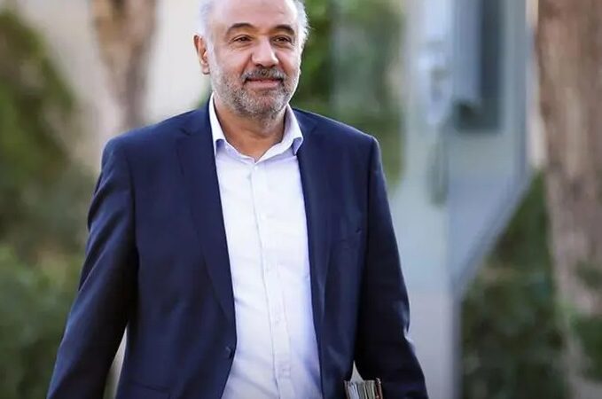 استیضاح احمد میدری در مجلس به ابهام خورد؛ نمایندگان هنوز بر سر ادامه مسیر هم‌نظر نیستند